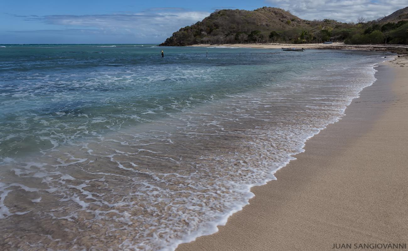 Foto af Playa Los Cocos med let sand og småsten overflade