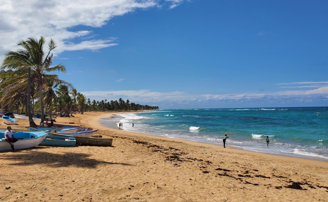 Foto af Playa Lava Cama med lys sand overflade