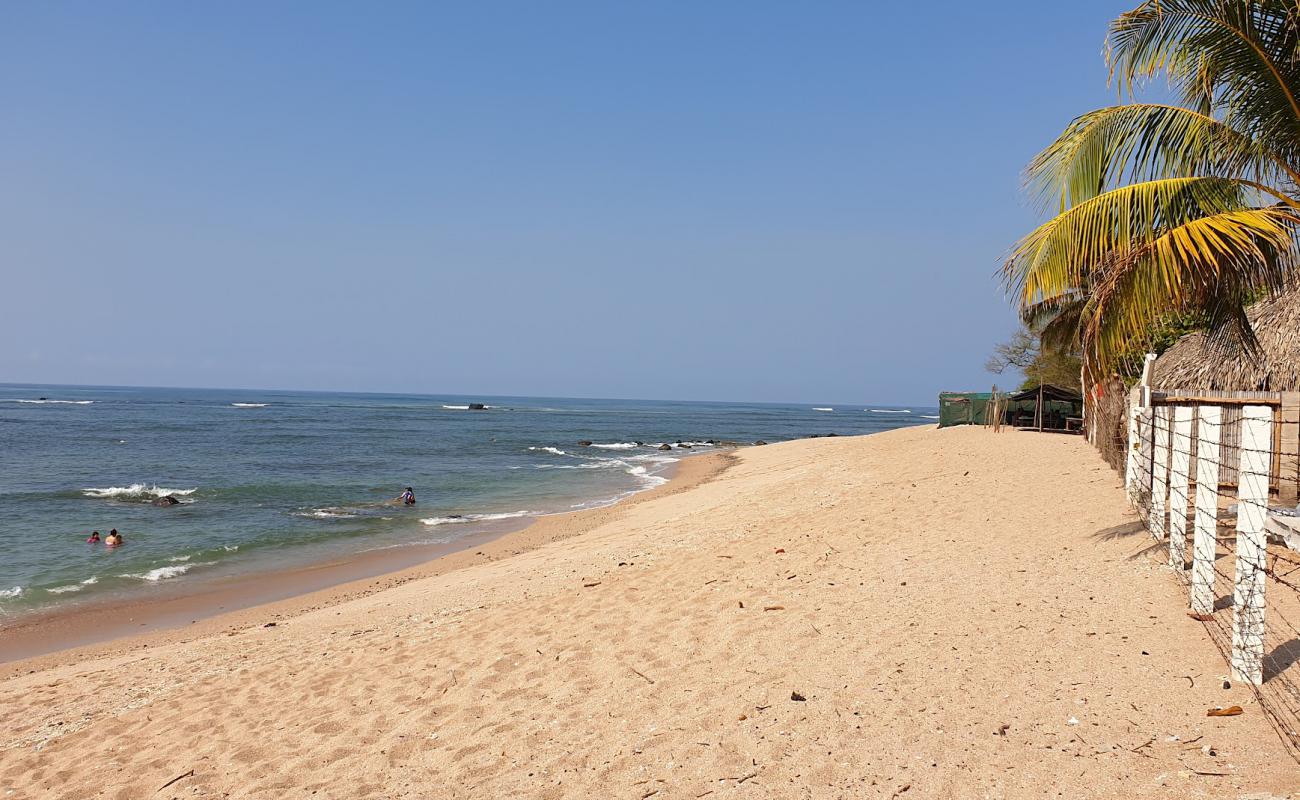 Foto af Cobanos beach med lyst sand & sten overflade