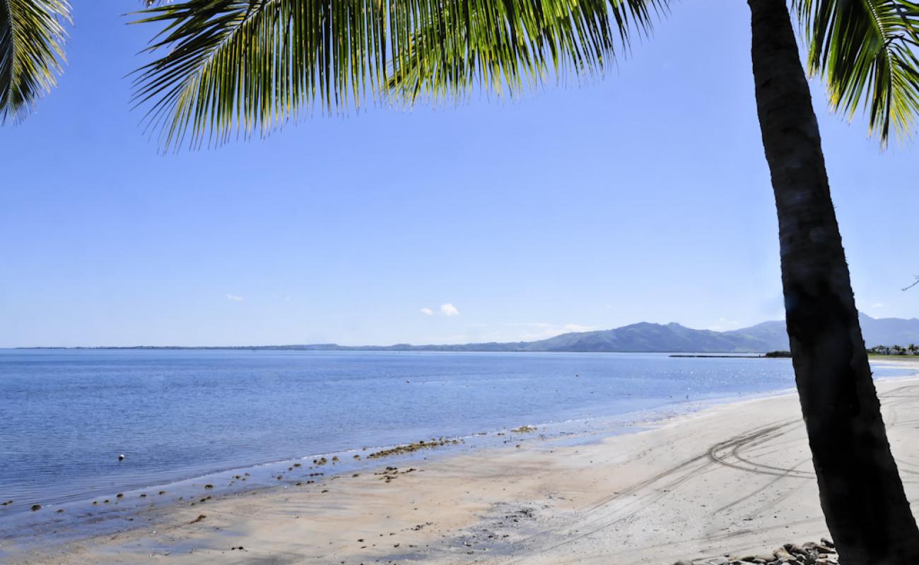 Foto af Hilton Fiji Beach med lys sand overflade