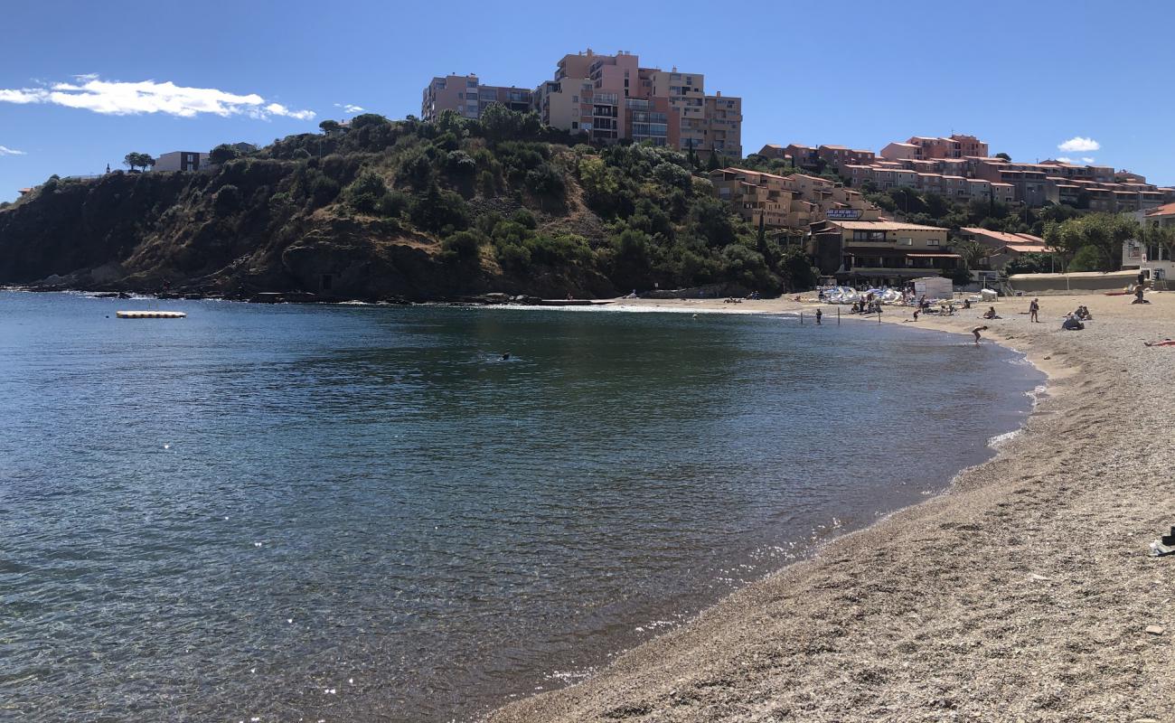 Foto af Elmes Strand med let fin sten overflade