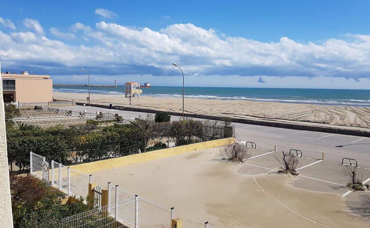 Foto af Les Montilles beach med lys fint sand overflade