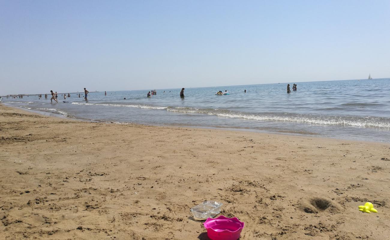 Foto af Plage des Chalets med lys fint sand overflade