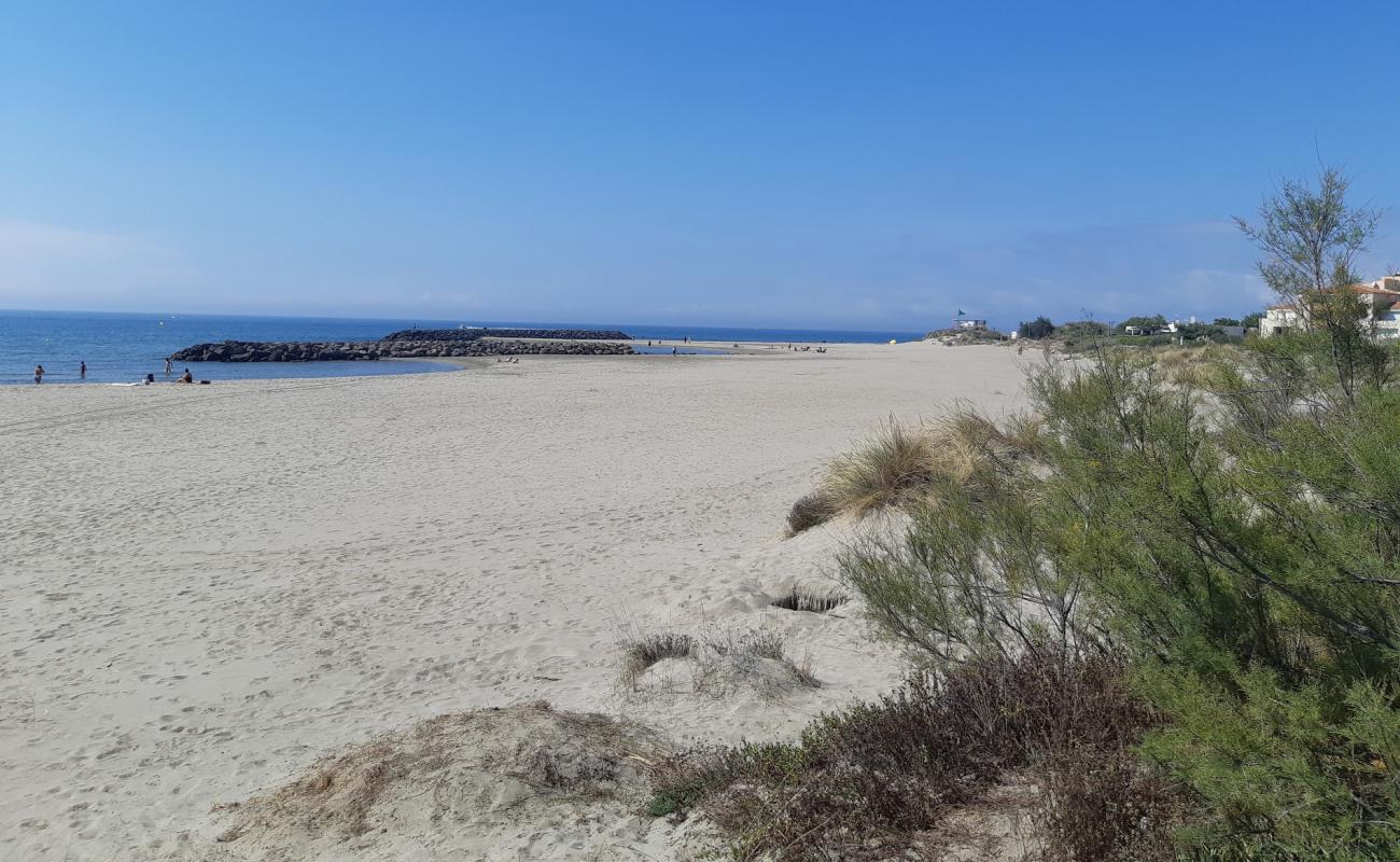 Foto af Richelieu strand med lys fint sand overflade