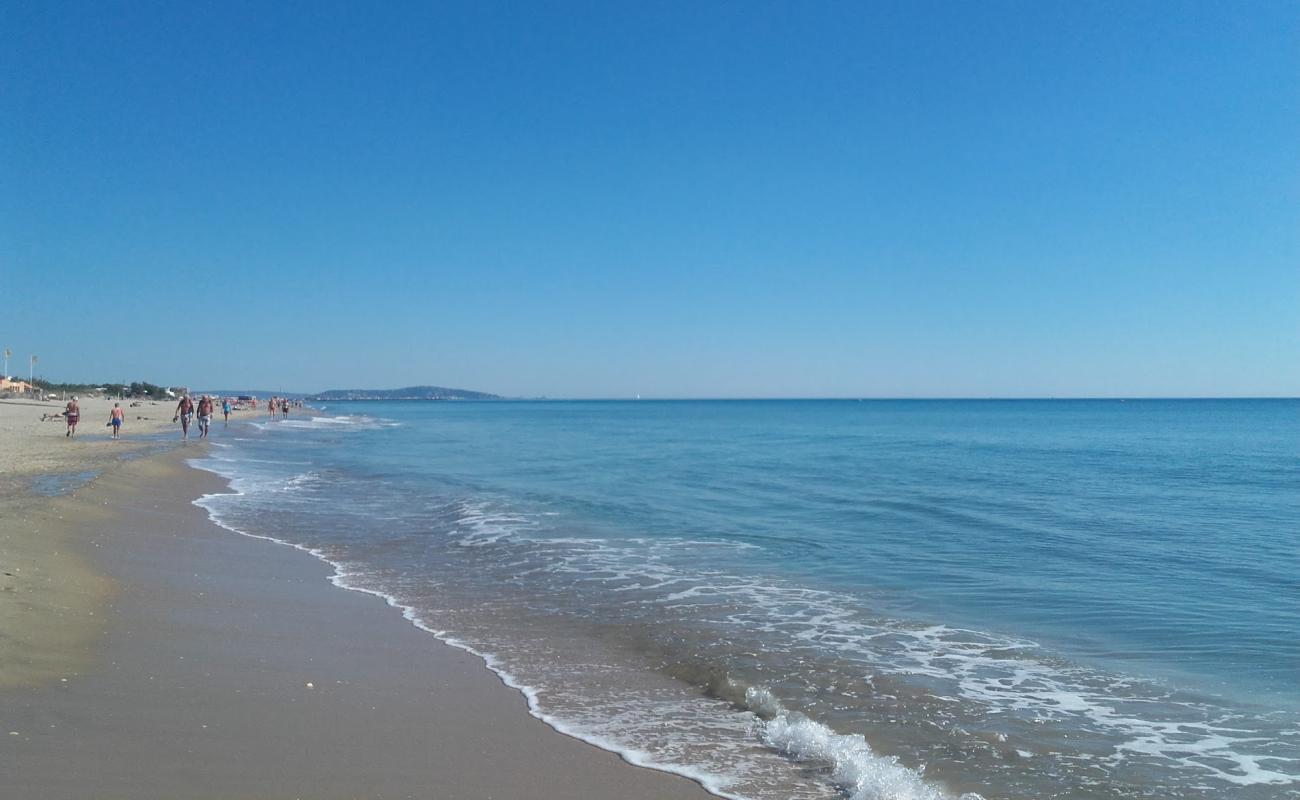 Foto af Marseillan beach med lys fint sand overflade