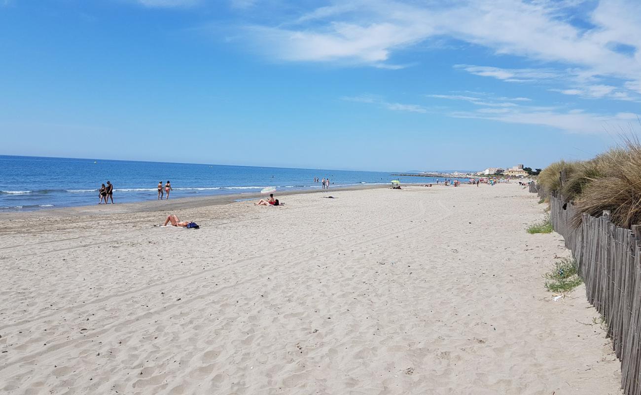 Foto af Le Petit Travers beach med lys fint sand overflade