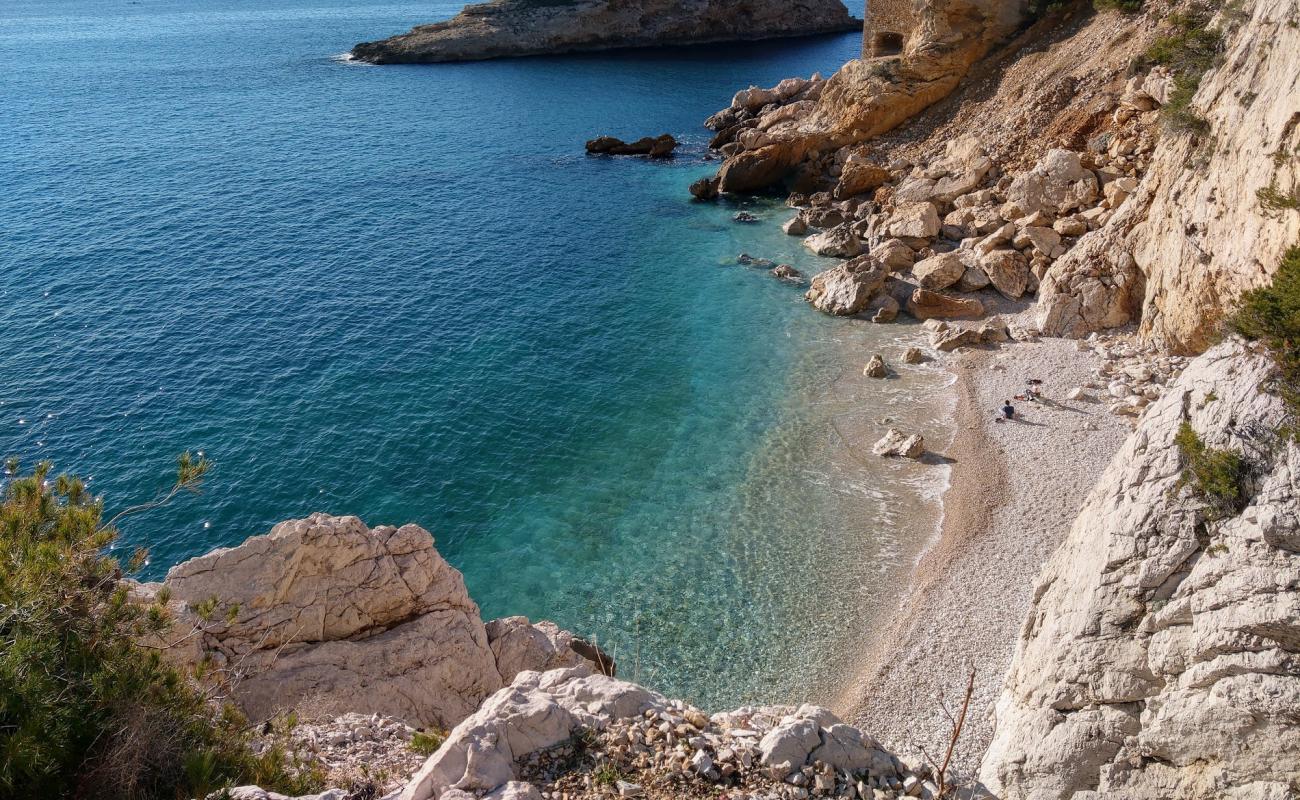 Foto af Calanque de l'Erevine med hvid sten overflade