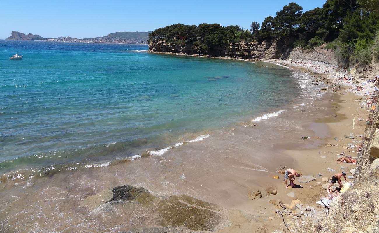 Foto af Plage du Liouquet med lyst sand & sten overflade