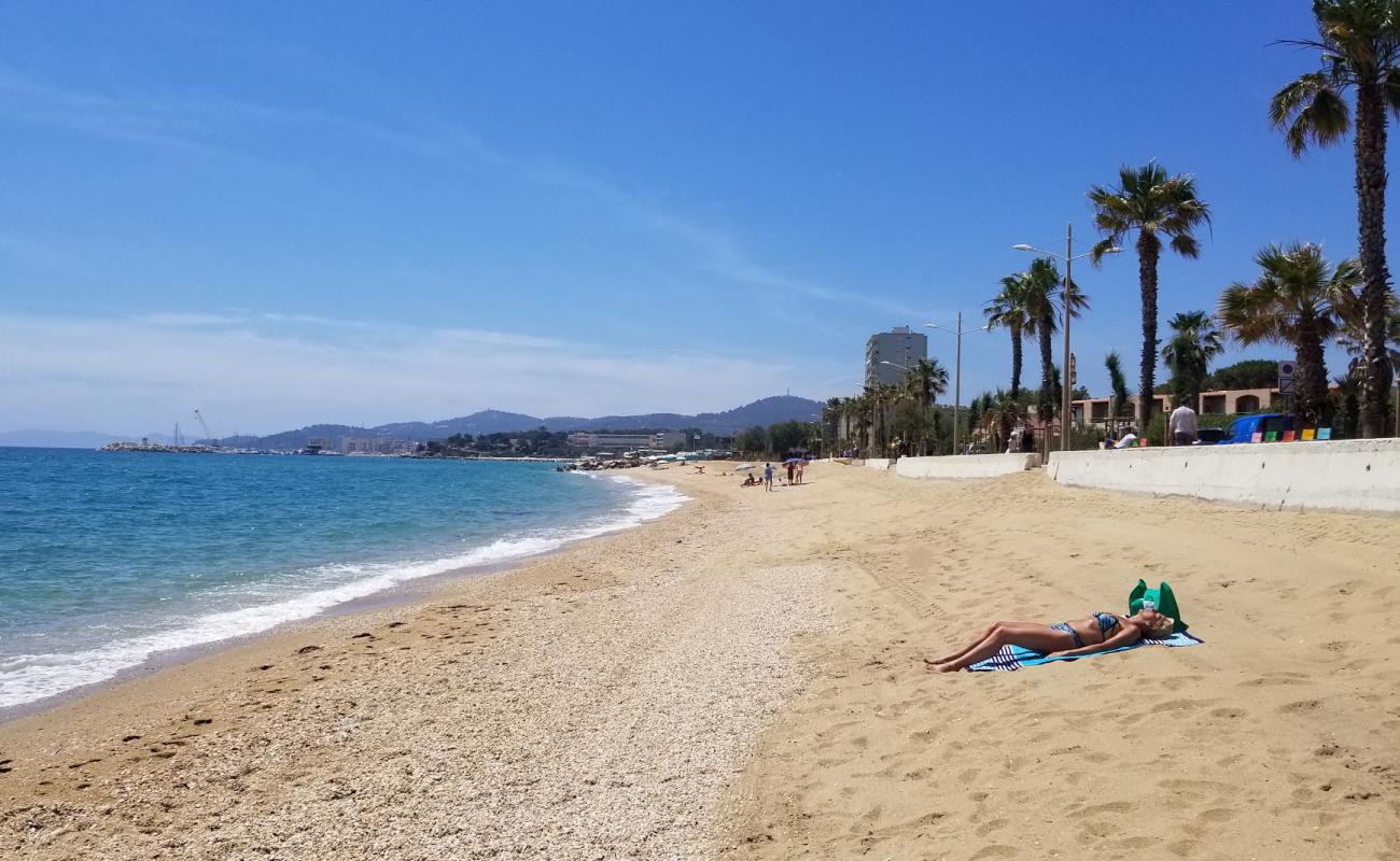 Foto af Lavandou Strand med lys sand overflade