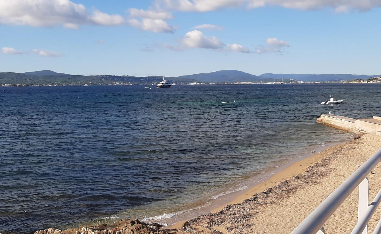 Foto af Saudan beach med lys sand overflade