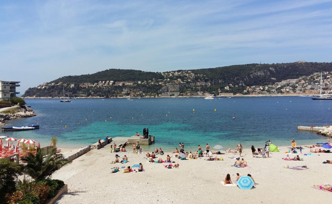 Foto af Acceptabelt Strand med let fin sten overflade