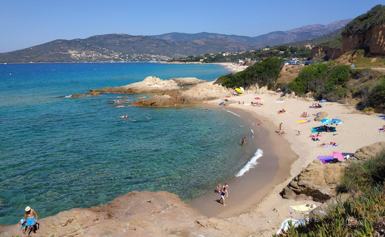 Foto af Castellu beach med lys sand overflade