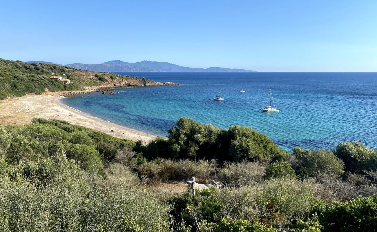 Foto af Mandiles beach med lys sand overflade