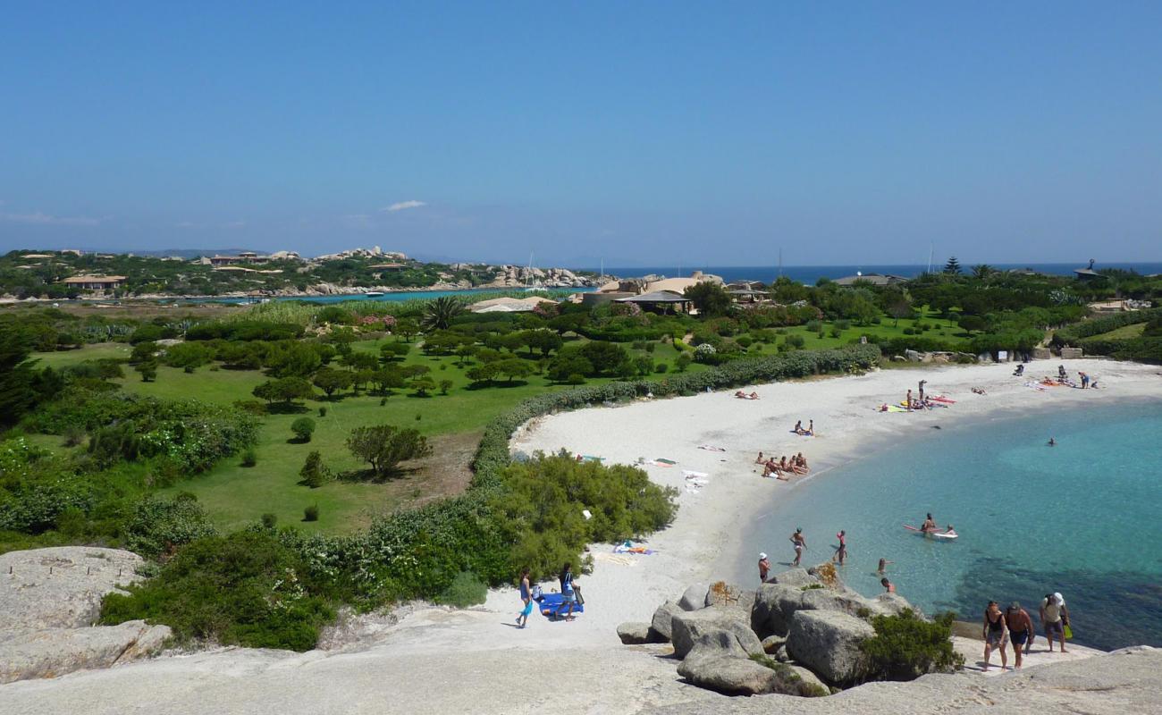 Foto af Cala Di Chiorneri Strand III med lys fint sand overflade