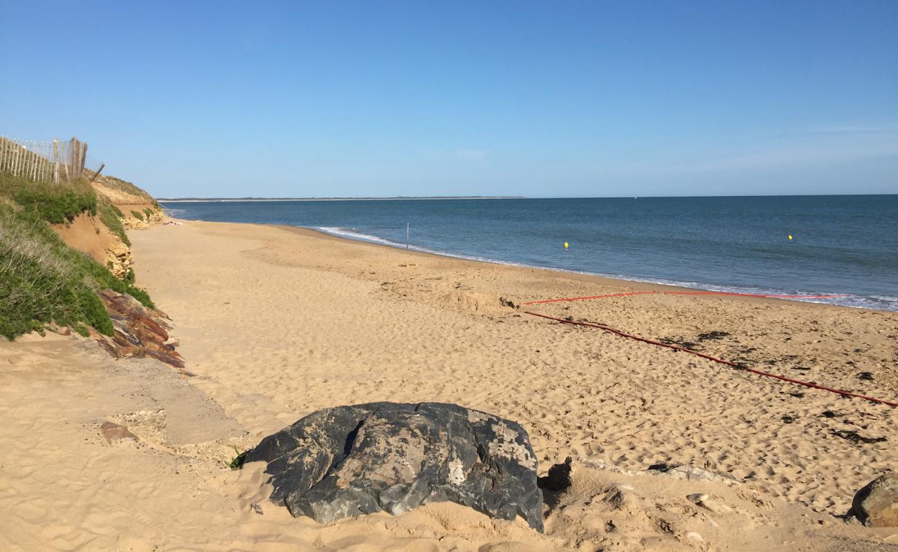 Foto af Boisvinet beach med lyst sand & sten overflade