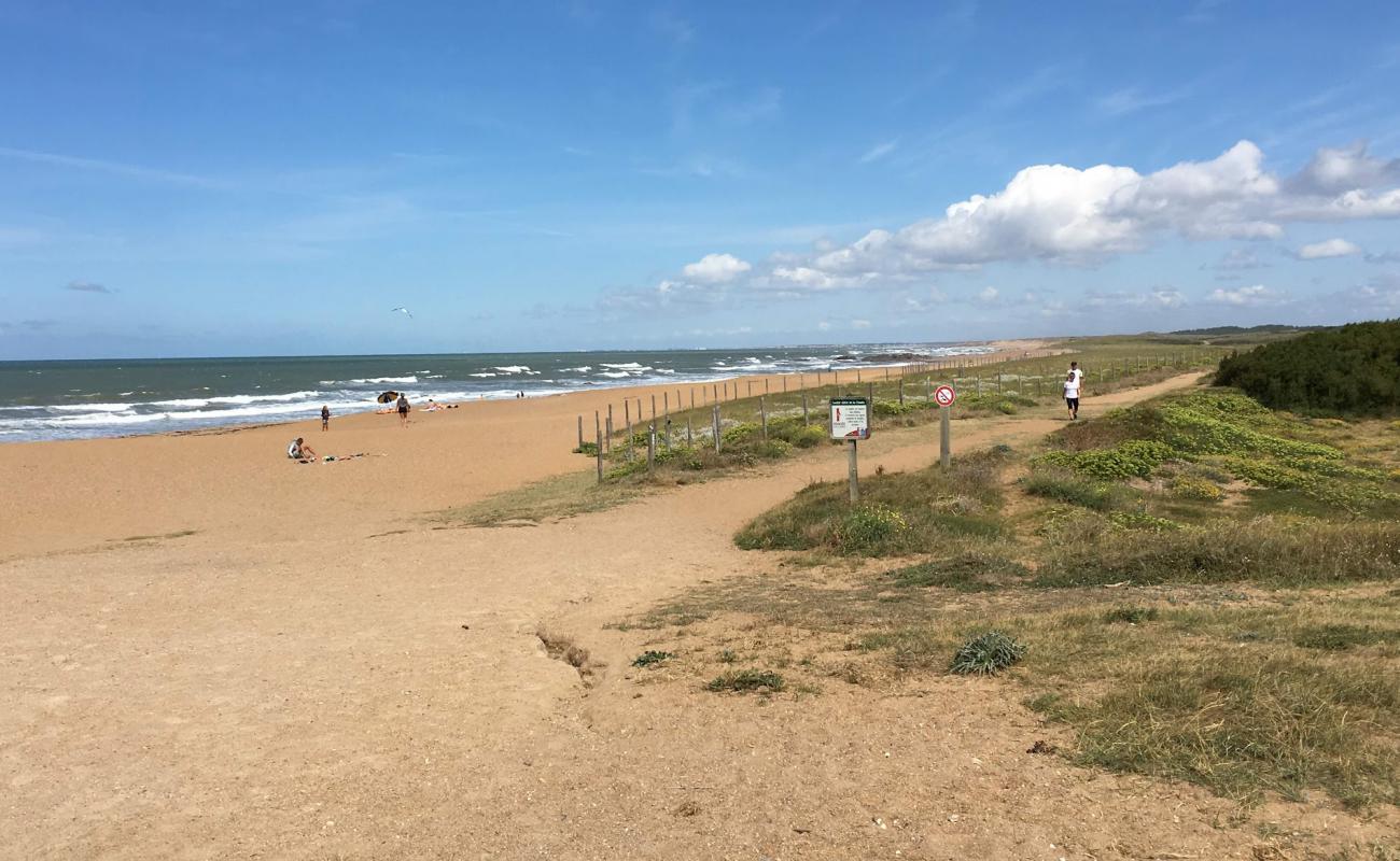 Foto af Graviers beach med lys sand overflade