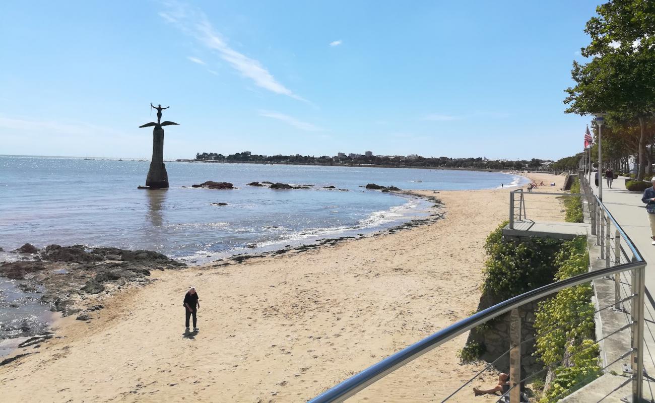 Foto af Petit Traict beach med lyst sand & sten overflade