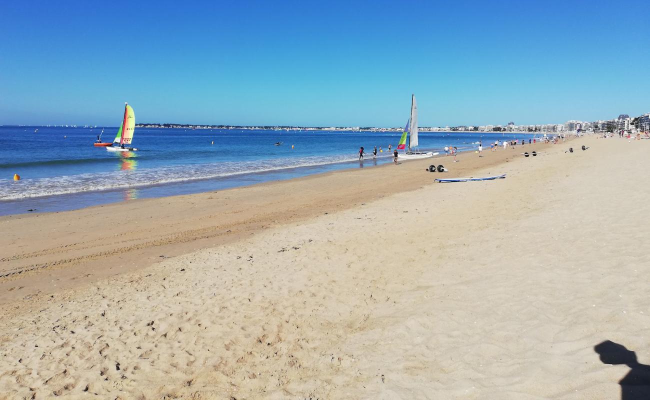 Foto af Baule Strand med hvidt sand overflade