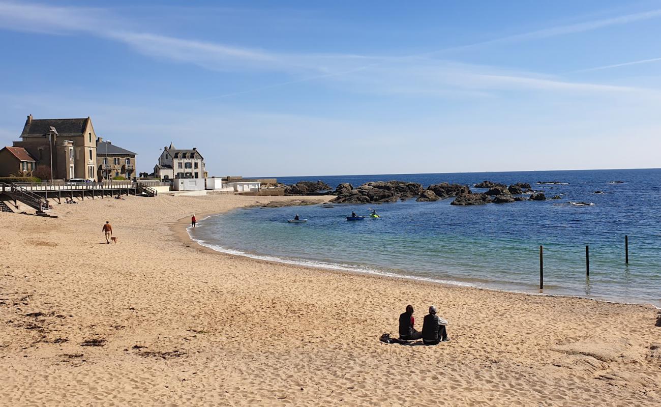 Foto af Plage du port Lin med lys sand overflade