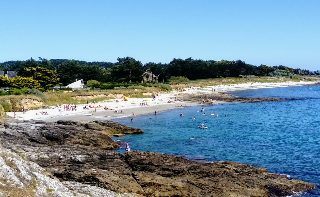 Foto af Plage de Kercambre med grå sand overflade