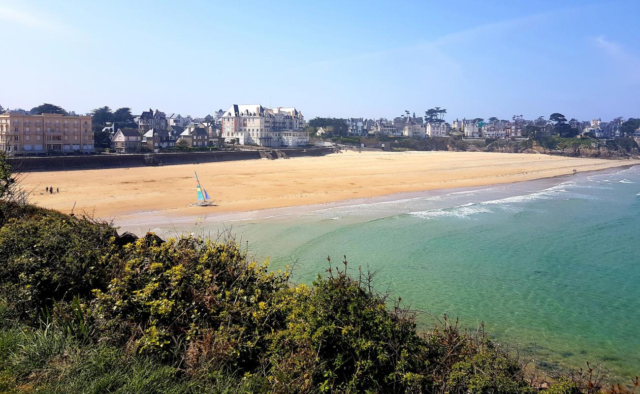 Foto af Plage de St Lunaire med lys sand overflade