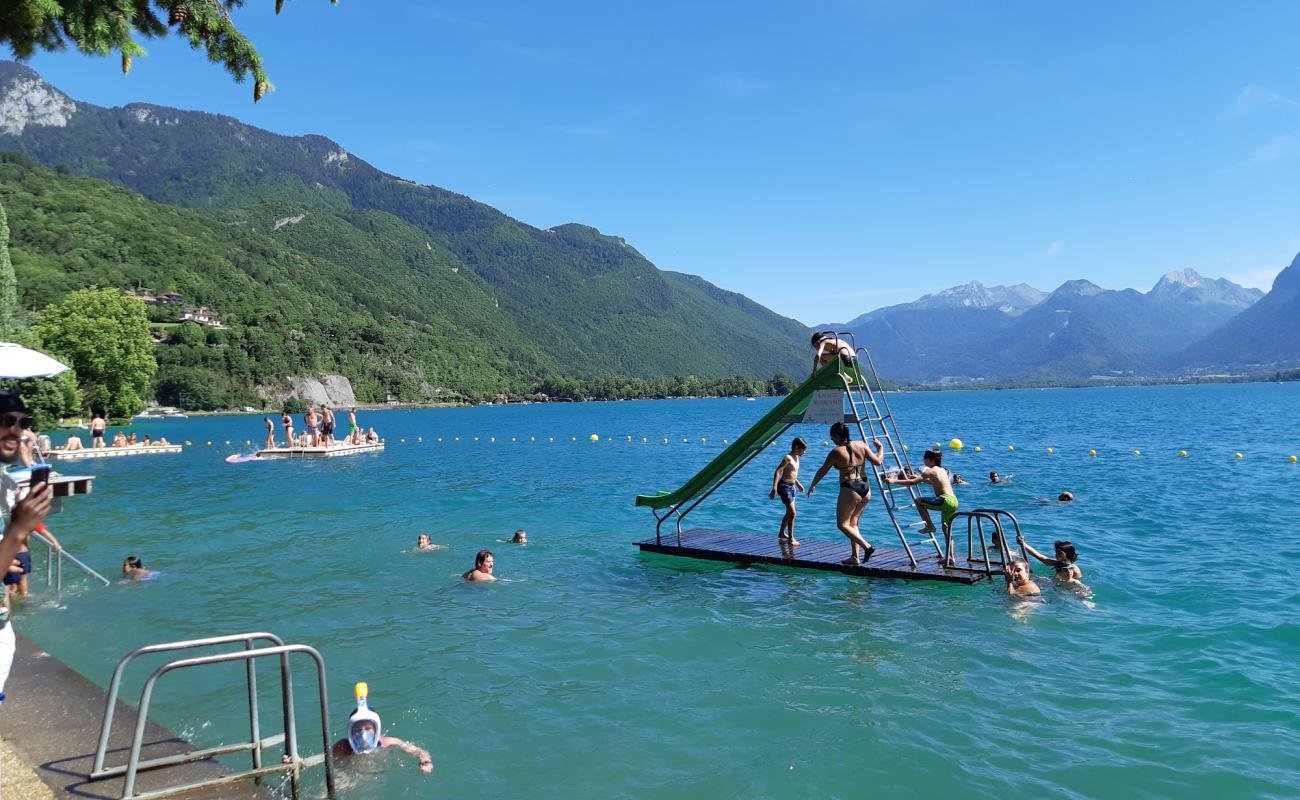 Foto af Plage Municipale de Talloires med betonovertræk overflade