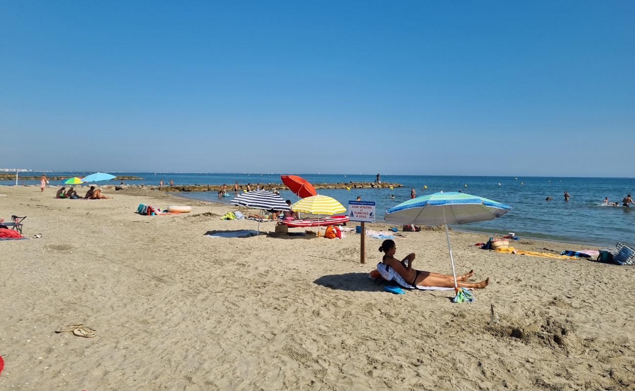 Foto af Carnon Strand med grå sand overflade