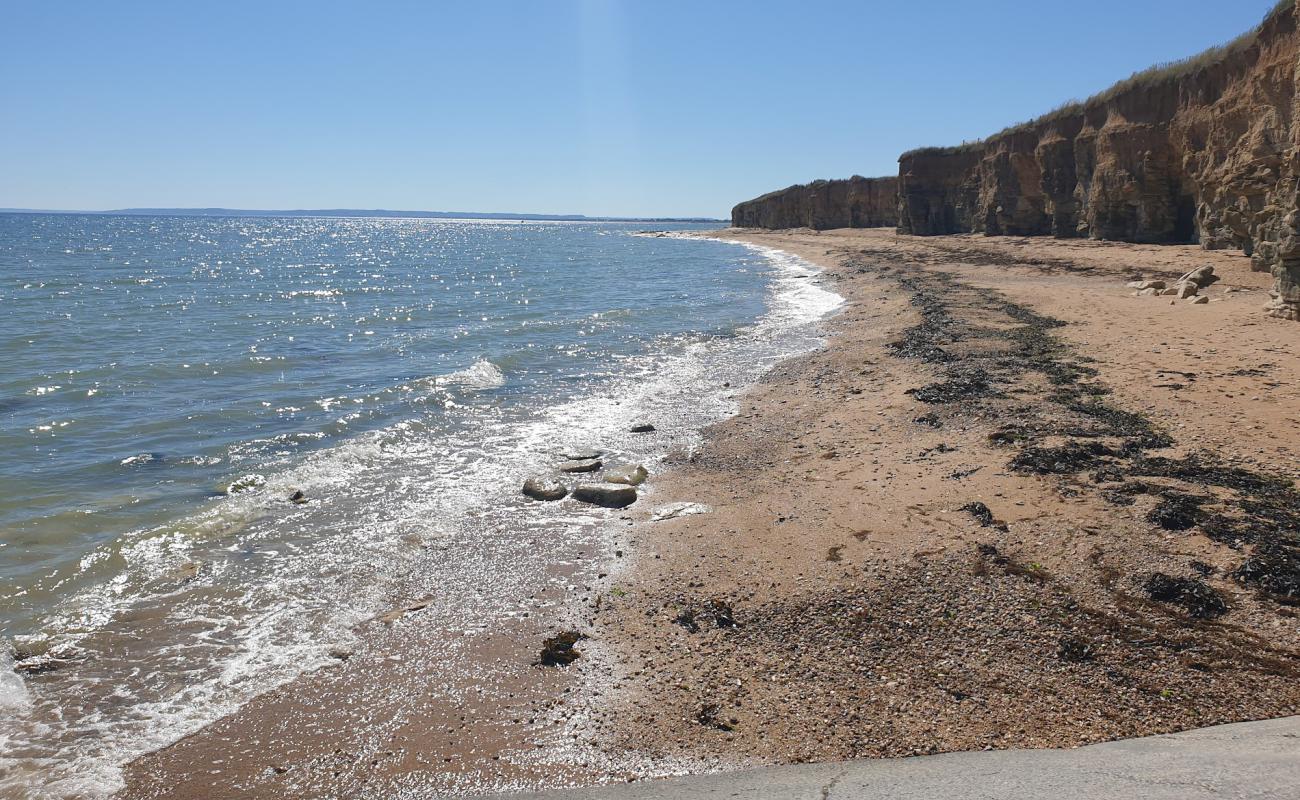 Foto af Sværd Strand med let sand og småsten overflade