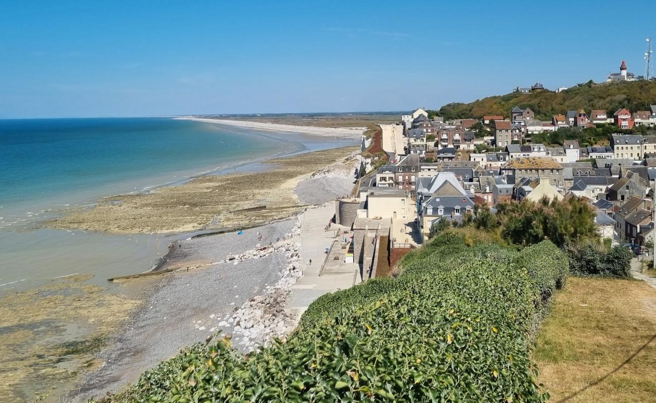 Foto af Ault Strand med gråt sand og sten overflade