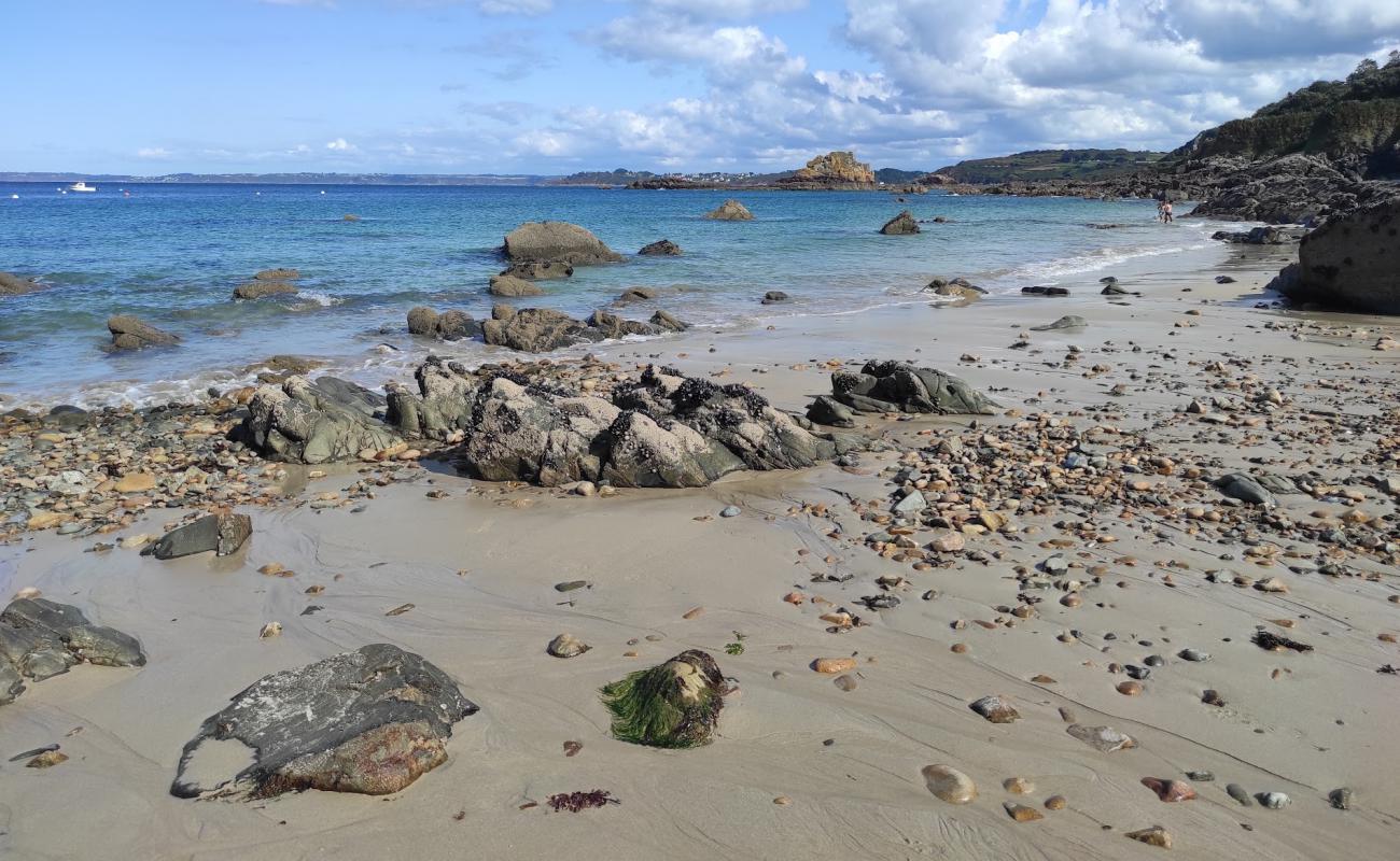 Foto af Plage de Vilin Izella med lyst sand & sten overflade