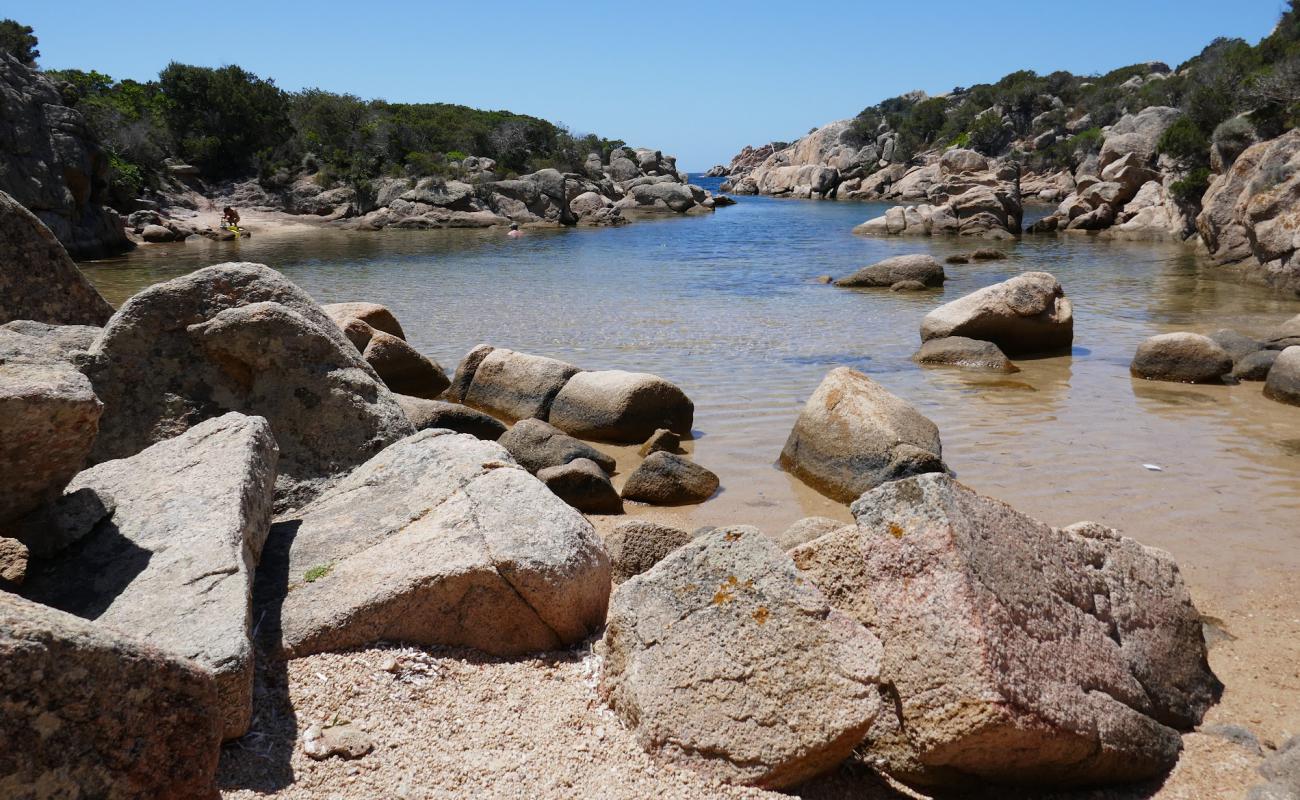 Foto af Cala Genovese med lys sand overflade