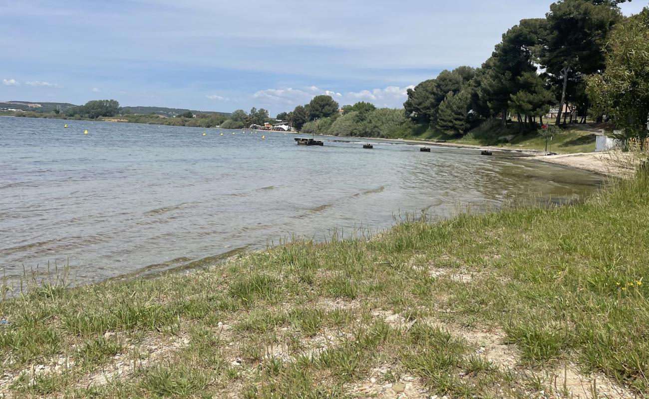 Foto af Plage de Rognac med gråt sand og sten overflade