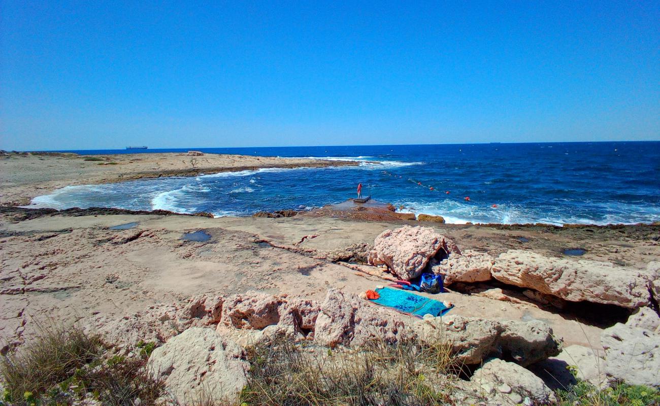 Foto af Plage de Bonnieu med lyst sand & sten overflade