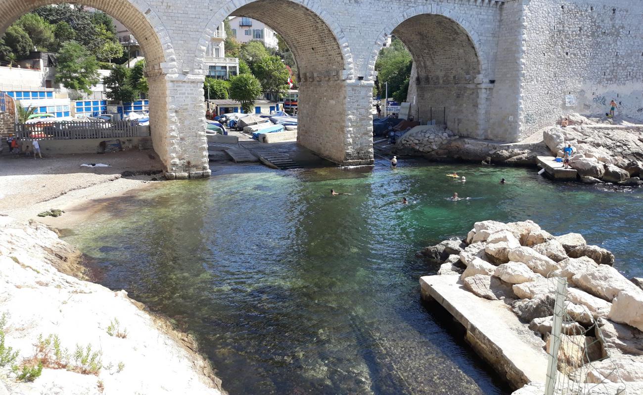 Foto af Pont de la Fausse Monnaie med lyst sand & sten overflade