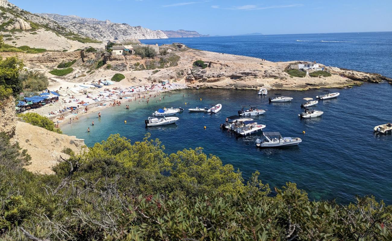 Foto af Calanque de Marseilleveyre med gråt sand og sten overflade