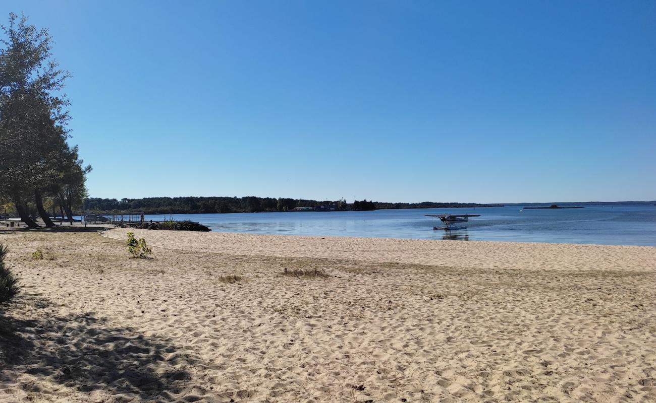 Foto af Plage Du Lac - Parentis med lys sand overflade