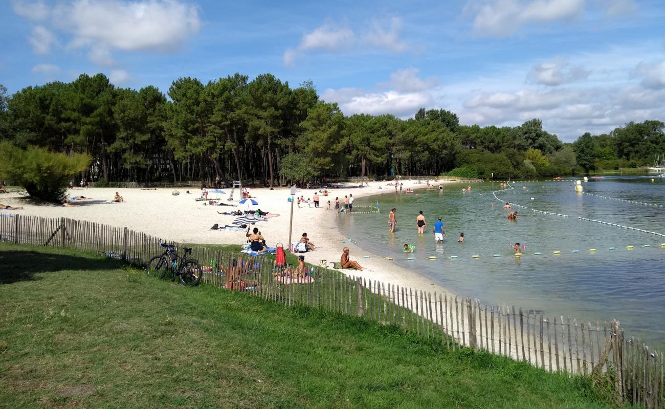 Foto af Plage du Lac med lys sand overflade