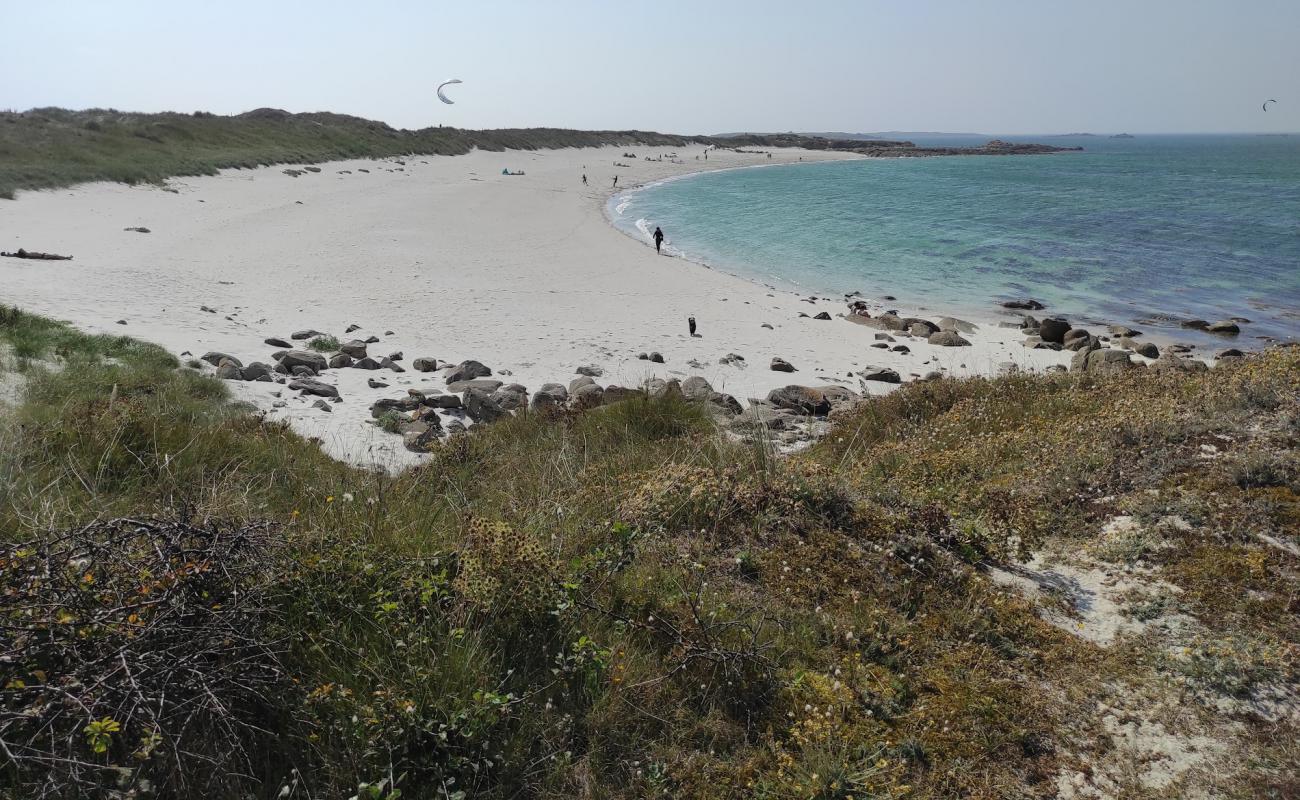 Foto af Plage Plougouri med lys sand overflade