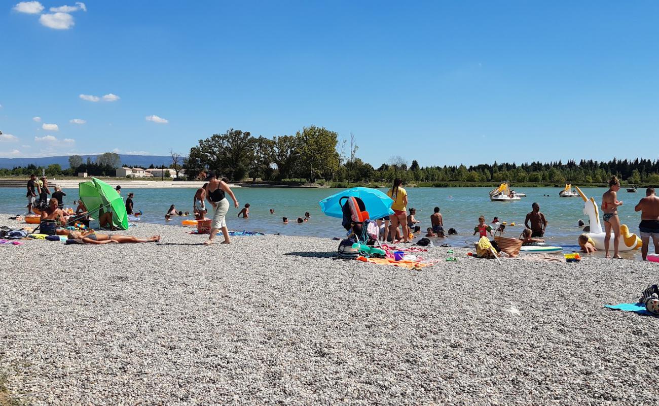 Foto af Plage du Lac de Monteux med grå fin sten overflade