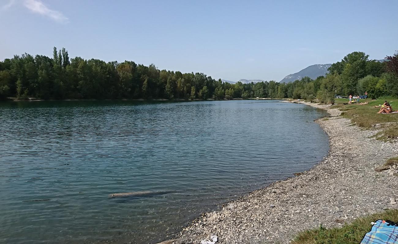 Foto af Plage du Plan D'eau Des Lones med grå sten overflade