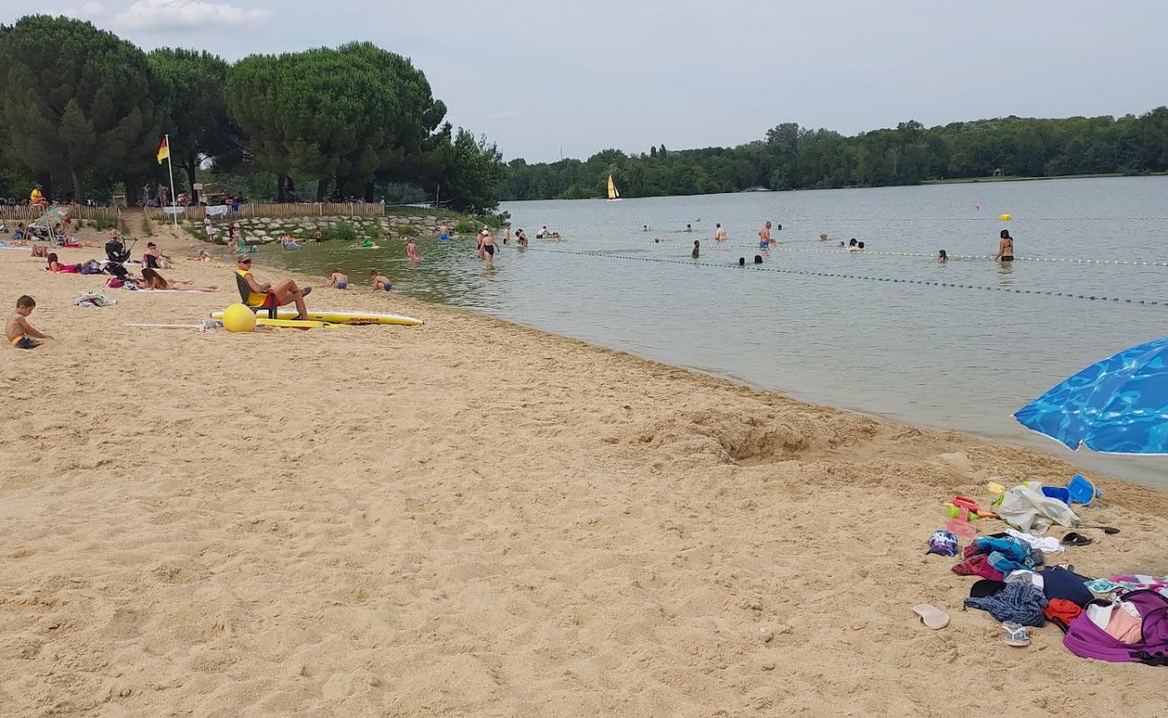 Foto af Plage du Plan d'Eau med lys sand overflade