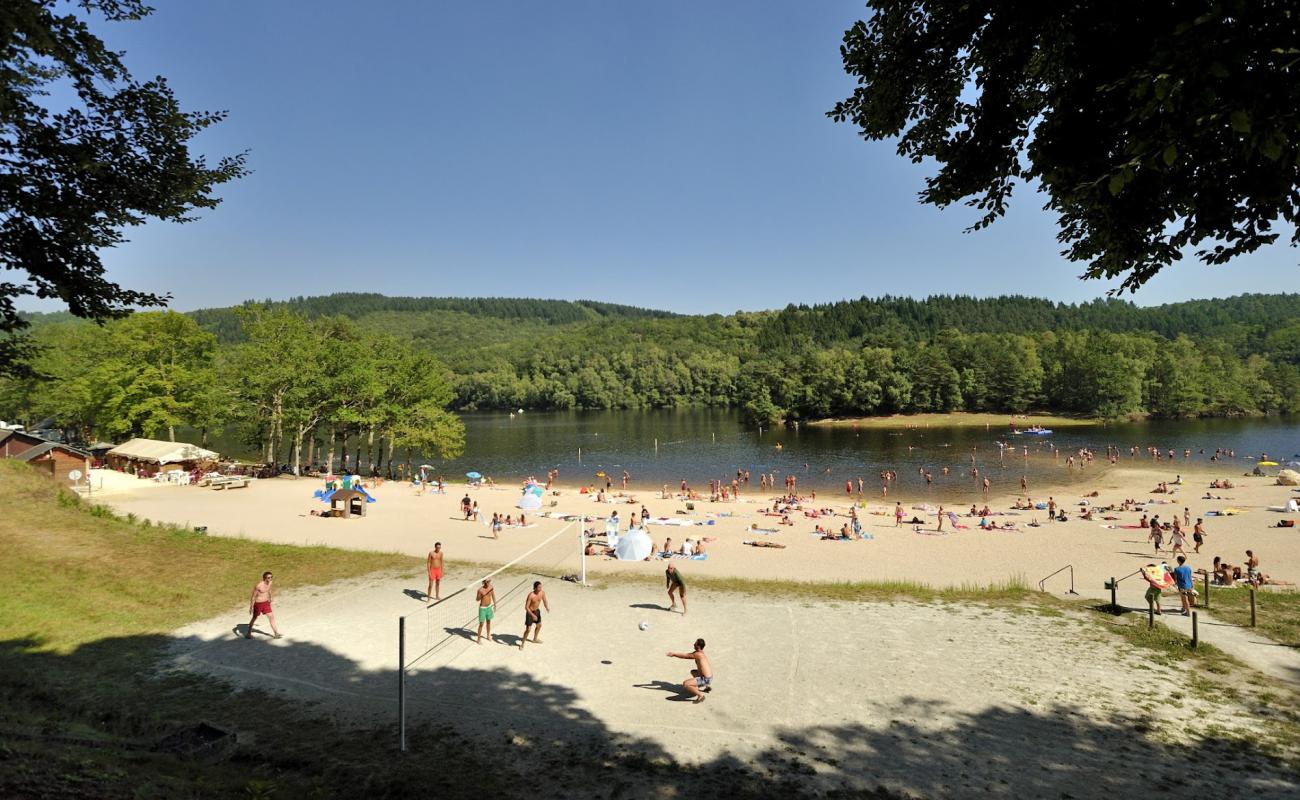 Foto af Plage du Lac des Bariousses med lys sand overflade