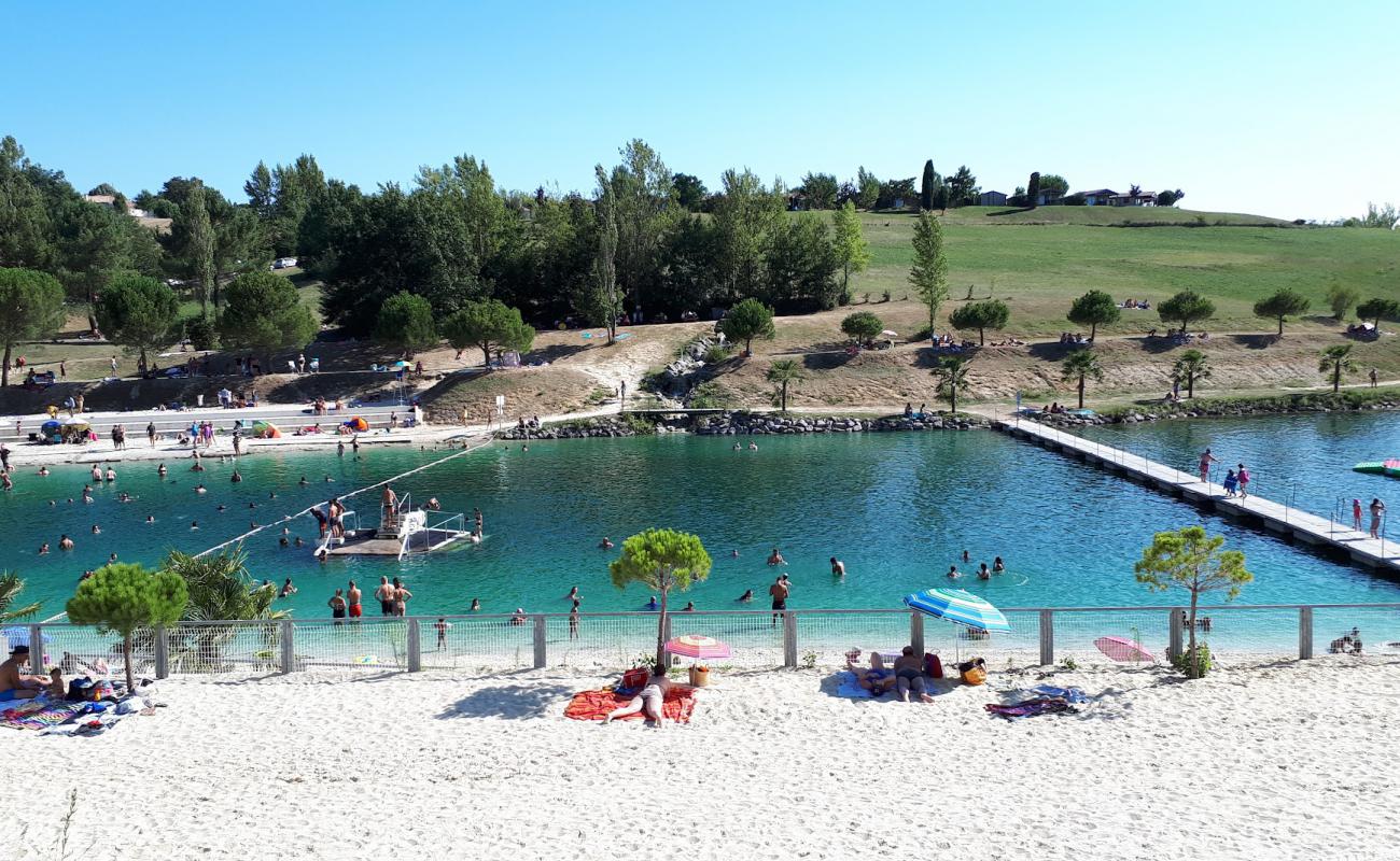 Foto af Piscine a Monclar de Quercy med lys sand overflade