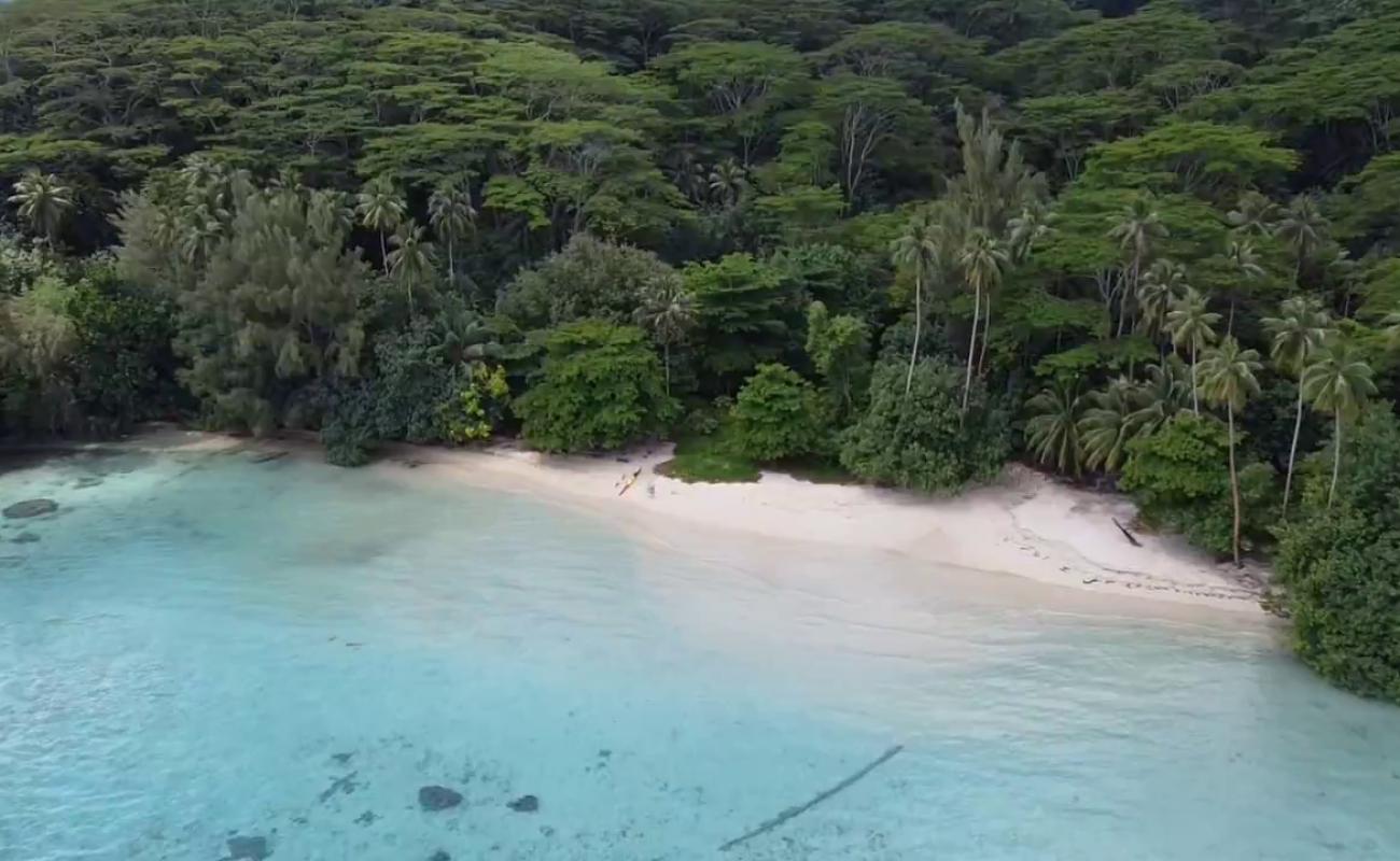 Foto af Plage Hana Iti med lys sand overflade