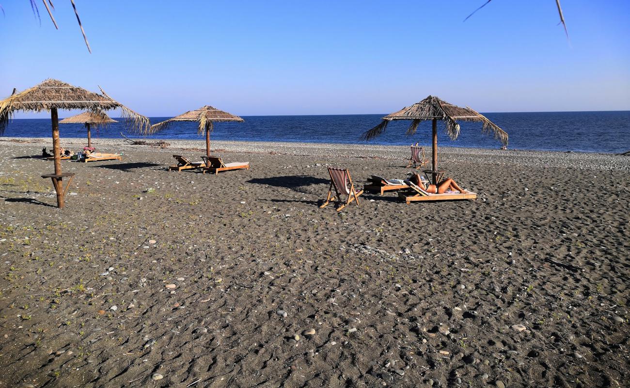 Foto af Skurcha beach med let sand og småsten overflade