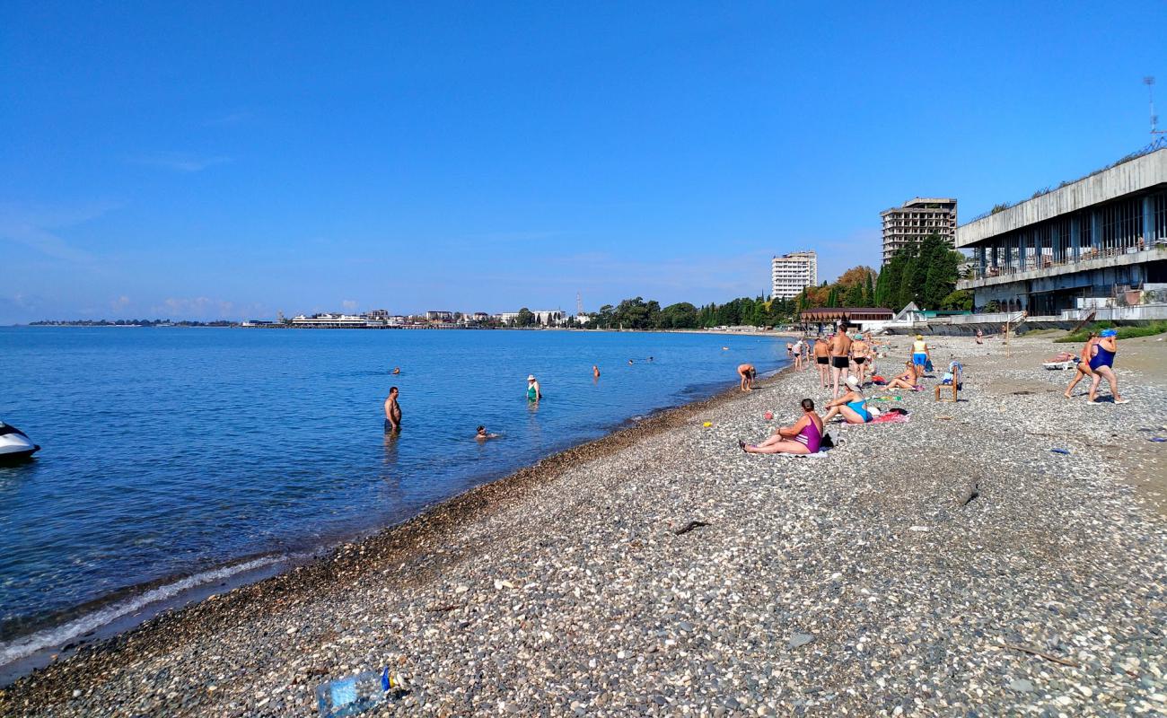 Foto af MVO beach med let sand og småsten overflade