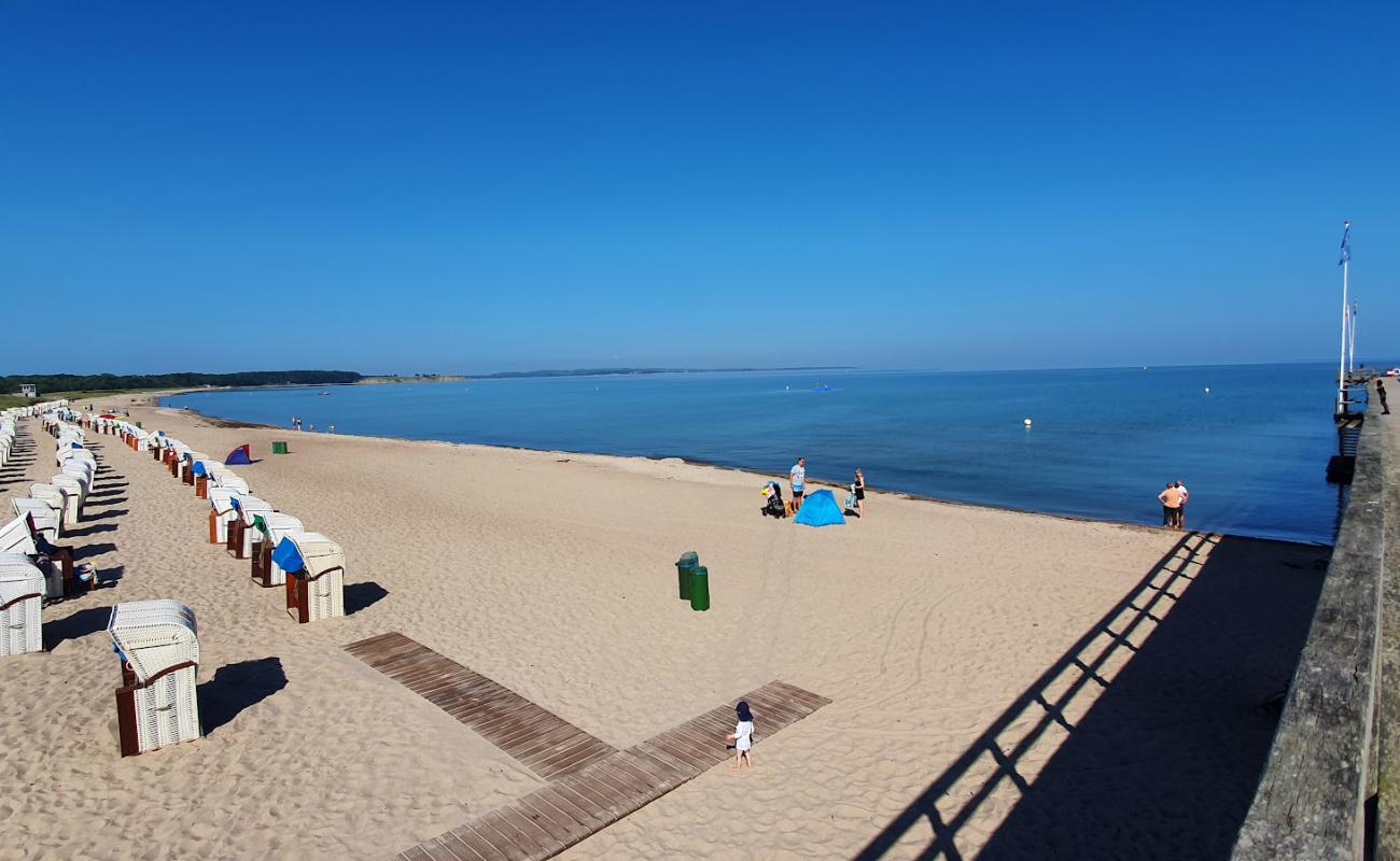 Foto af Weissenhauser Strand med lys sand overflade