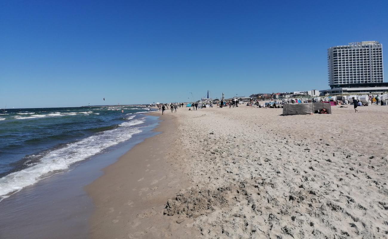 Foto af Warnemünde Strand med lys sand overflade