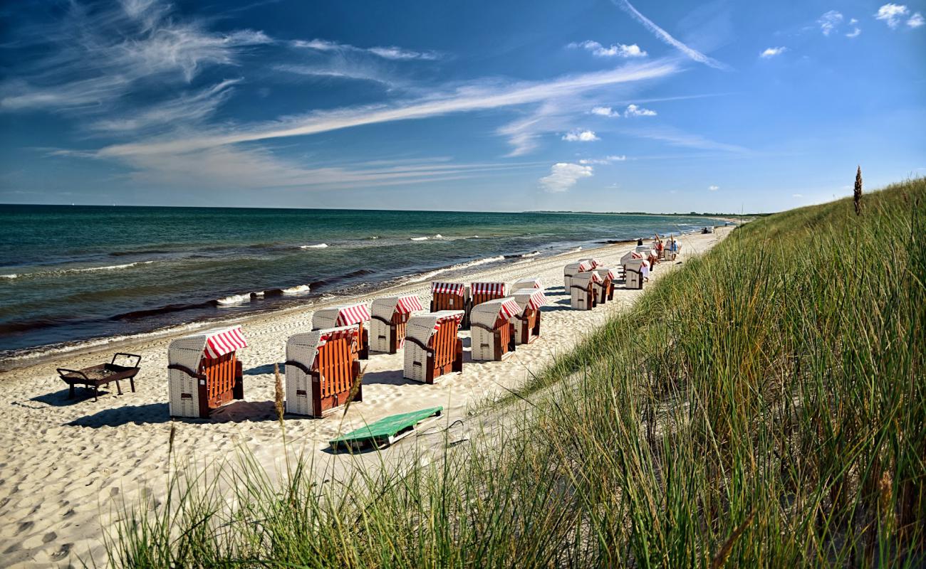 Foto af Neuhaus strand med lys sand overflade