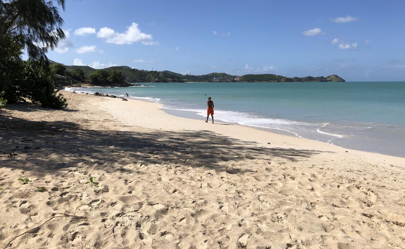 Foto af Fort James beach med lys sand overflade